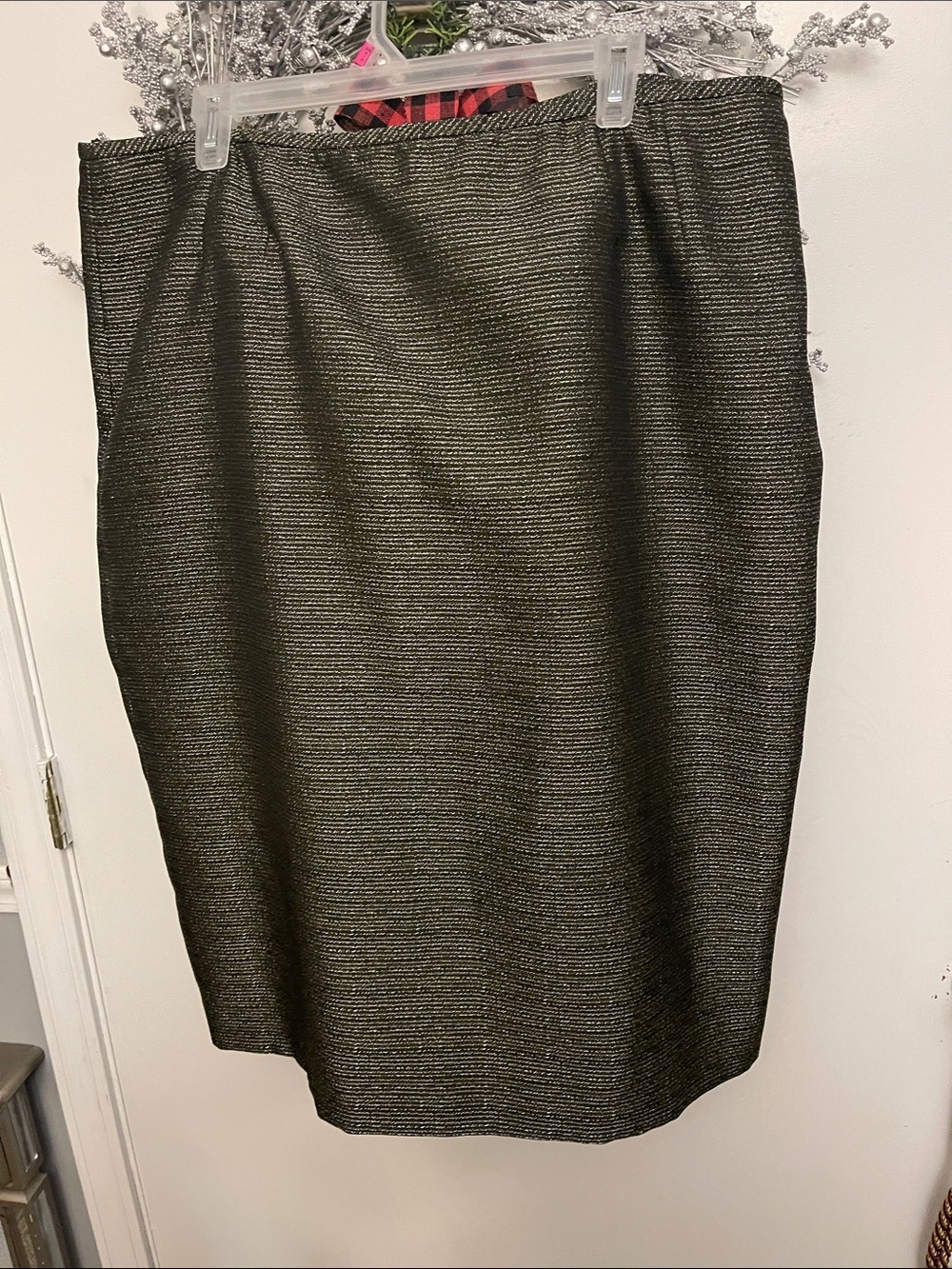 Jones Wear Metallic Black Ribbed Pencil Skirt